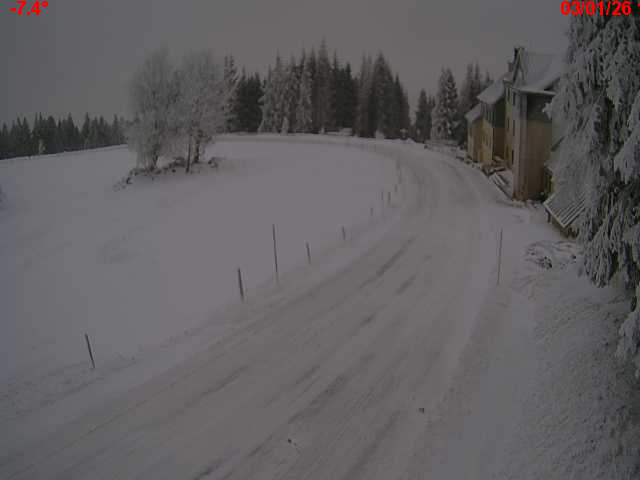 Webcam en haut du col du Ballon d'Alsace sur la D465 à 1075 mètres d'altitude dans les Vosges