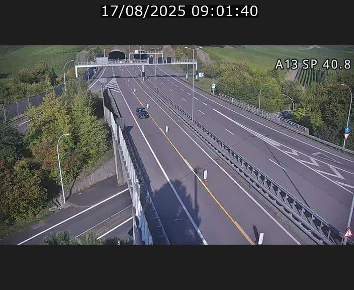 Webcam avec vue sur l'entrée côté allemand du tunnel Markusbierg à Schengen. Vue orientée vers le tunnel et Bettembourg