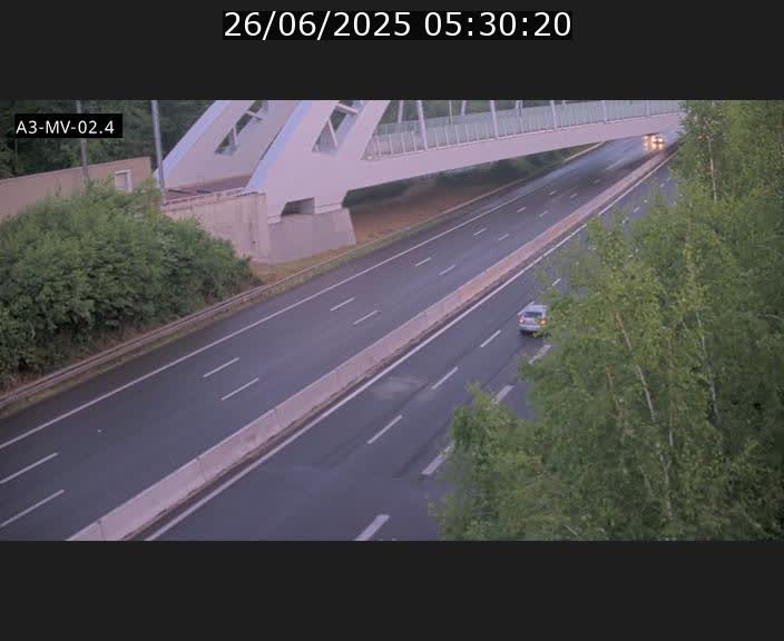 Webcam autoroute de la France (A3) au Luxembourg à Fentange, à proximité de la Croix de Gasperich. Vue orientée vers la Cloche d'Or