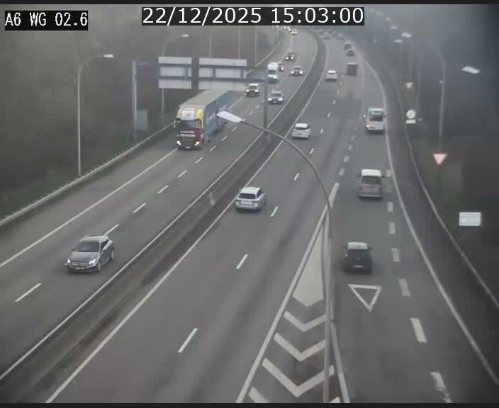 Traffic live webcam Luxembourg Croix de Cessange - A6 - BK 2.6 - direction France/Allemagne