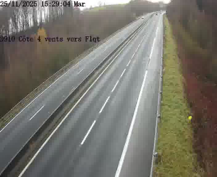 Webcam sur la D910 située dans la Côte des 4 vents. Vue orientée vers le haut de la côte, vers Faulquemont
