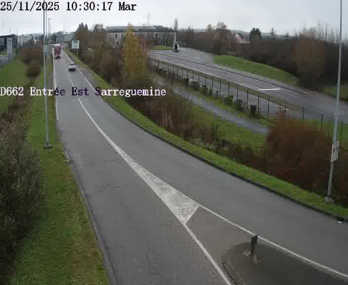 Point de vue trafic déployé sur D662 (France) à Sarreguemines, regardant vers Sarreguemines, aidant conducteurs et services à anticiper les flux.