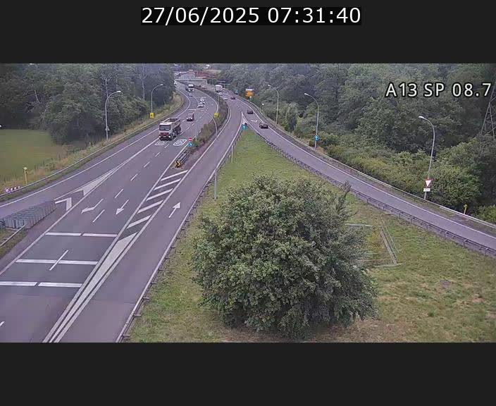 Traffic live webcam Luxembourg Jonction Lankelz - A13 direction Pétange - BK 8.7 