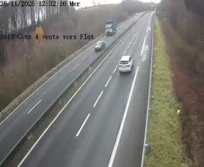 Webcam sur la D910 située dans la Côte des 4 vents. Vue orientée vers le haut de la côte, vers Faulquemont