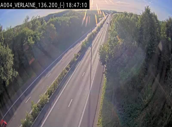 Webcam sur l'E411 à hauteur du pont surplombant la N40, à proximité de la sortie 26 Verlaine - Libramont-Chevigny. Vue orientée vers Namur