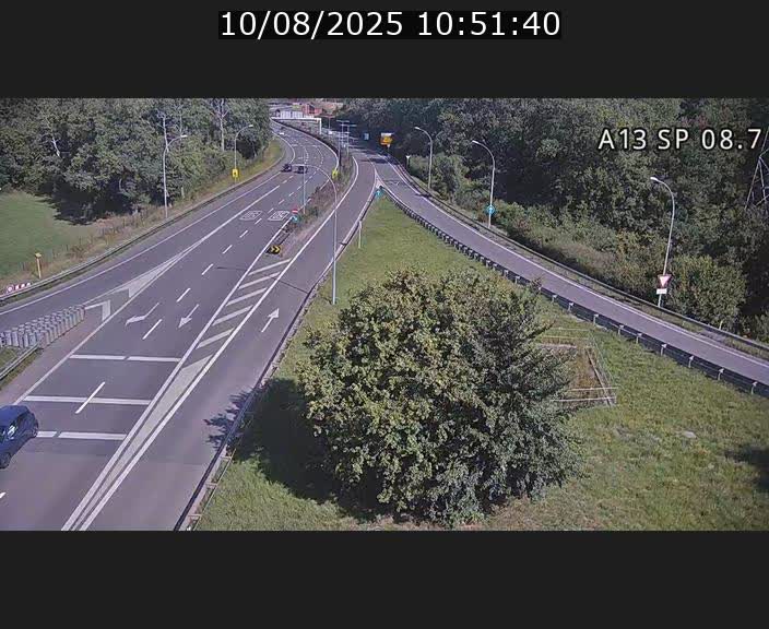 Traffic live webcam Luxembourg Jonction Lankelz - A13 direction Pétange - BK 8.7 