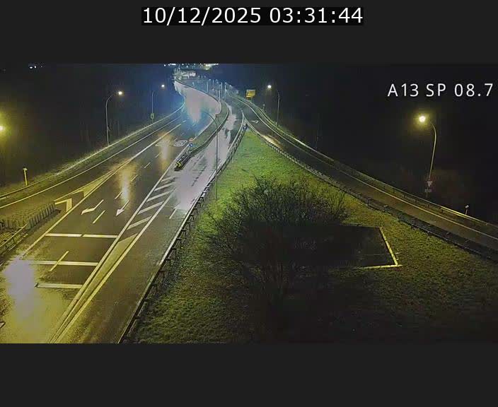 Traffic live webcam Luxembourg Jonction Lankelz - A13 direction Pétange - BK 8.7