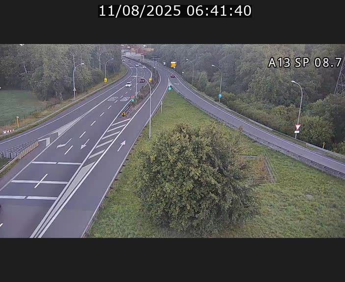 Traffic live webcam Luxembourg Jonction Lankelz - A13 direction Pétange - BK 8.7 