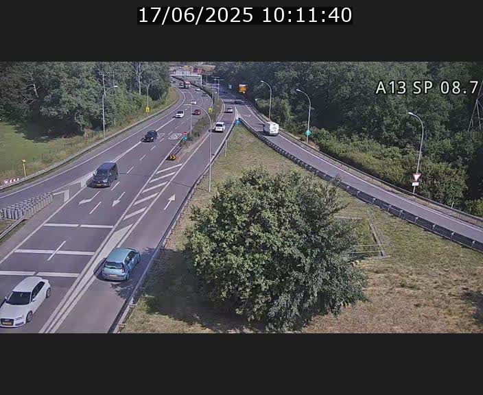 Traffic live webcam Luxembourg Jonction Lankelz - A13 direction Pétange - BK 8.7 