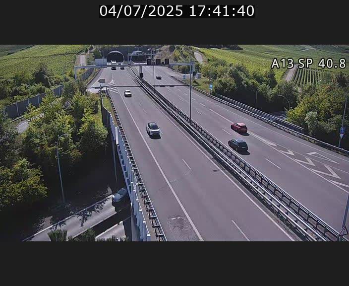 Webcam avec vue sur l'entrée côté allemand du tunnel Markusbierg à Schengen. Vue orientée vers le tunnel et Bettembourg