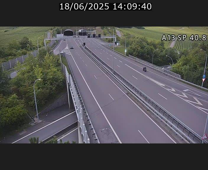 Webcam avec vue sur l'entrée côté allemand du tunnel Markusbierg à Schengen. Vue orientée vers le tunnel et Bettembourg