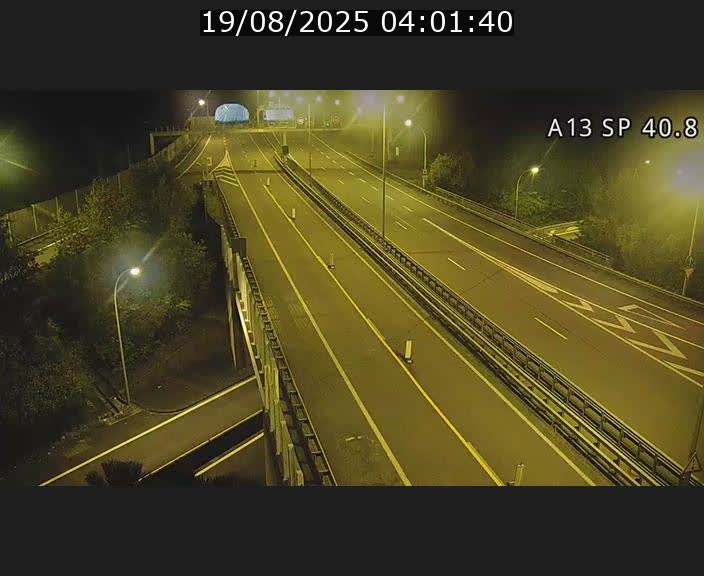 Webcam avec vue sur l'entrée côté allemand du tunnel Markusbierg à Schengen. Vue orientée vers le tunnel et Bettembourg