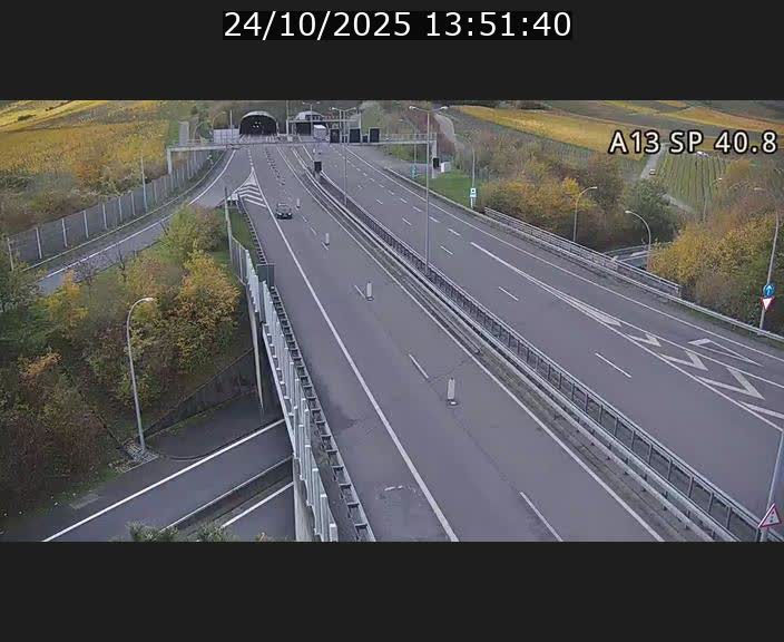 Webcam avec vue sur l'entrée côté allemand du tunnel Markusbierg à Schengen. Vue orientée vers le tunnel et Bettembourg