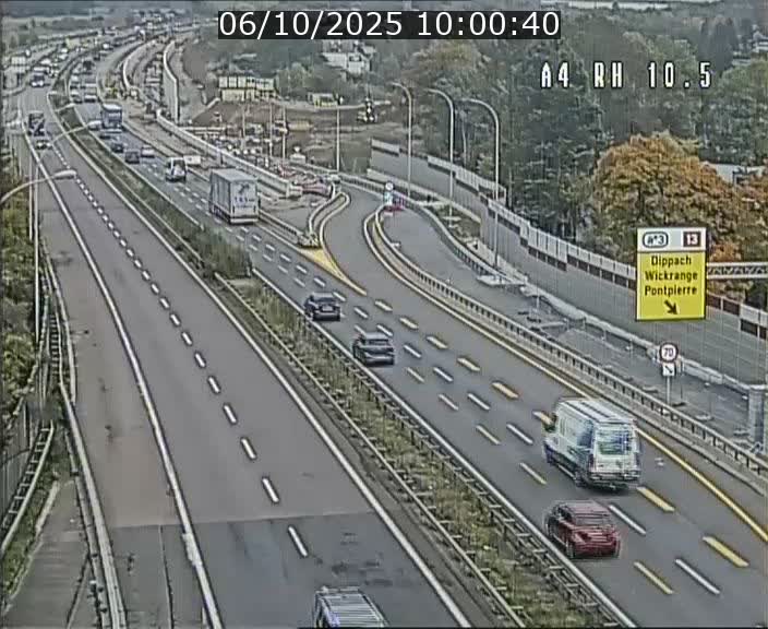 Traffic live webcam Luxembourg Pontpierre - A4 - BK 10.5 - direction Luxembourg
