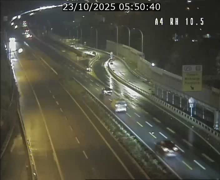 Traffic live webcam Luxembourg Pontpierre - A4 - BK 10.5 - direction Luxembourg