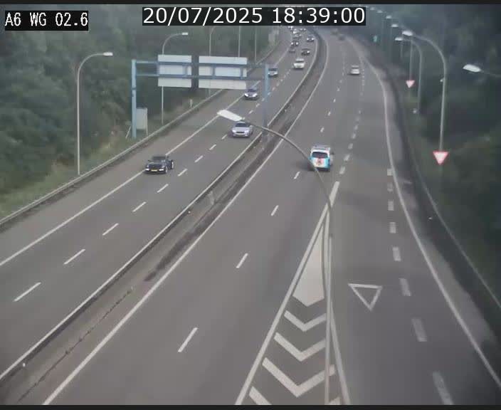 Traffic live webcam Luxembourg Croix de Cessange - A6 - BK 2.6 - direction France/Allemagne