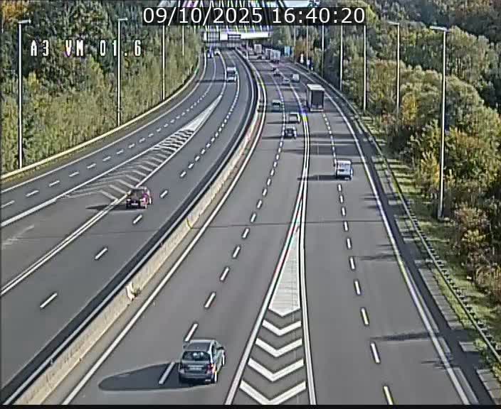 Traffic live webcam Luxembourg - Croix de Gasperich - A3 - BK 1.6 - direction France/Aire de Berchem