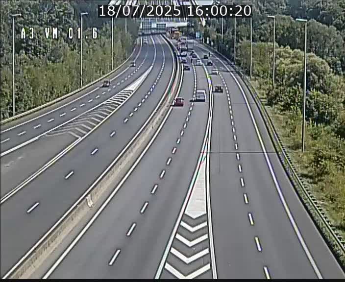 Traffic live webcam Luxembourg - Croix de Gasperich - A3 - BK 1.6 - direction France/Aire de Berchem