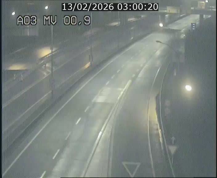 Traffic live webcam Luxembourg Croix de Gasperich - A3 - BK 0.4 - direction Luxembourg