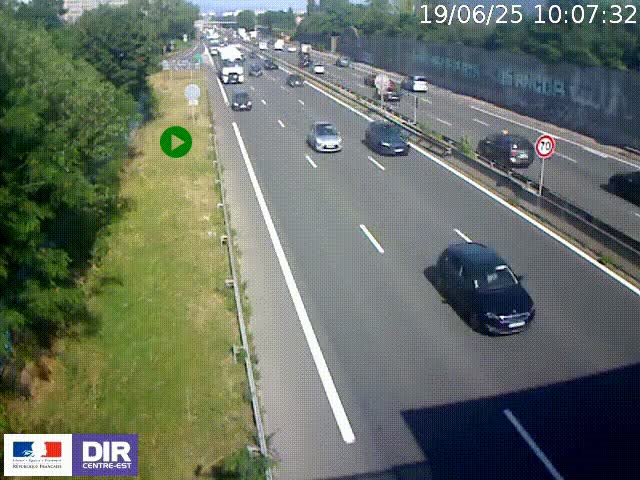Webcam à Bron sur l'A43 à la jonction avec le boulevard périphérique de Lyon (D383). Vue orientée vers Lyon