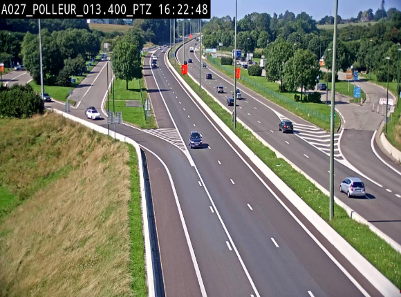 Webcam A27/E42 avec vue sur le parking de l'aire de Polleur, après le Viaduc de Polleur à Theux. Vue orientée vers Liège