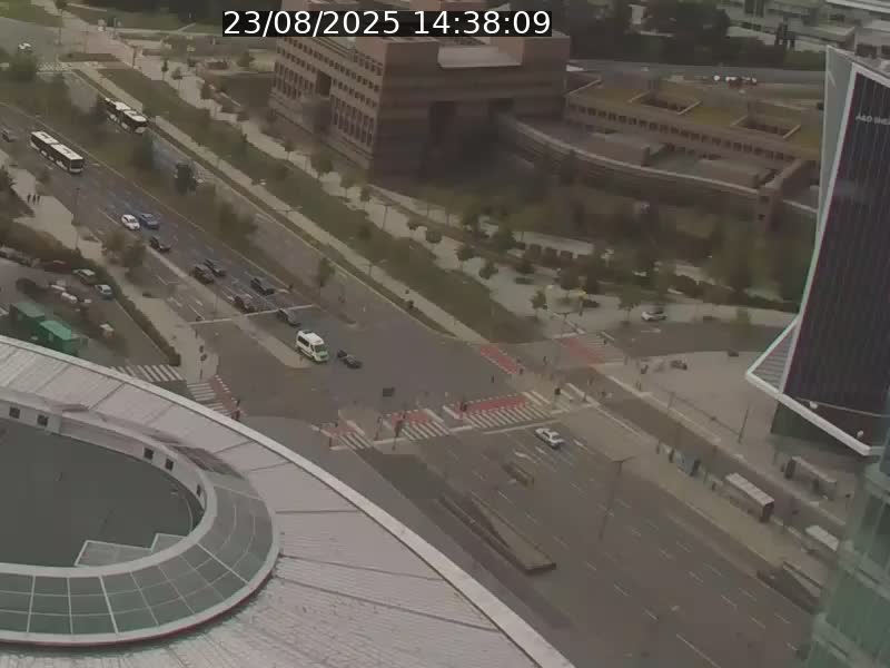 Webcam sur l'avenue John Fitzgerald Kennedy (N51) avec vue sur le Pont rouge (Pont Grande Duchesse Charlotte), l'arrêt Pfaffenthal et l'entrée du quartier Kirchberg