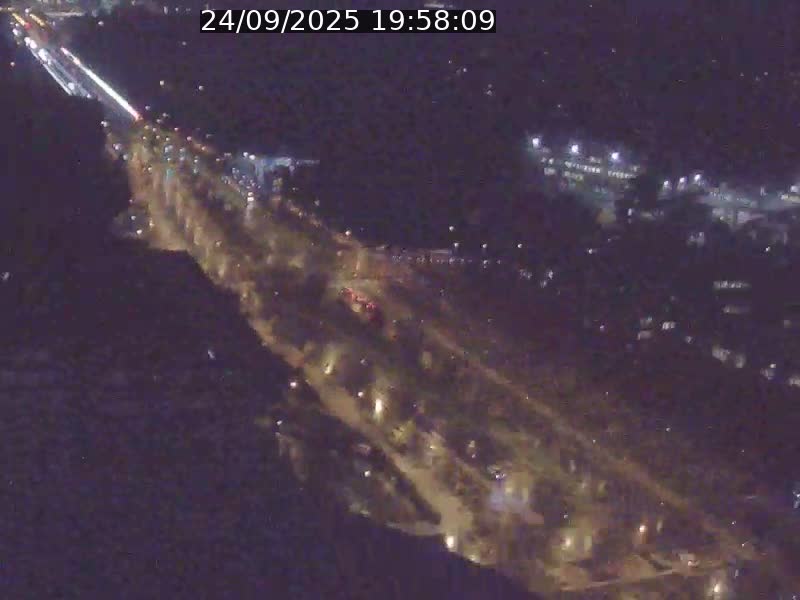 Webcam sur l'avenue John Fitzgerald Kennedy (N51) avec vue sur le Pont rouge (Pont Grande Duchesse Charlotte), l'arrêt Pfaffenthal et l'entrée du quartier Kirchberg
