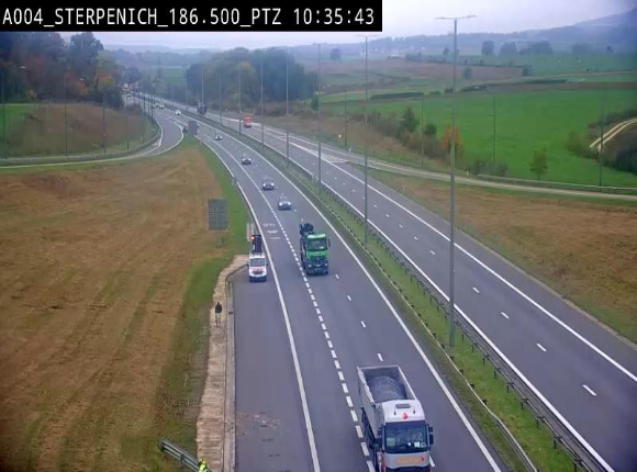 Webcam E411 à Sterpenich en Belgique près de la frontière du Luxembourg. Vue orientée vers Bruxelles