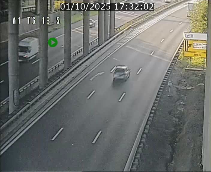 Traffic live webcam Luxembourg Senningen - A1 direction Luxembourg - BK 13.5
