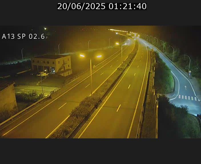 Traffic live webcam Luxembourg Sanem - A13 direction Pétange - BK 2.6