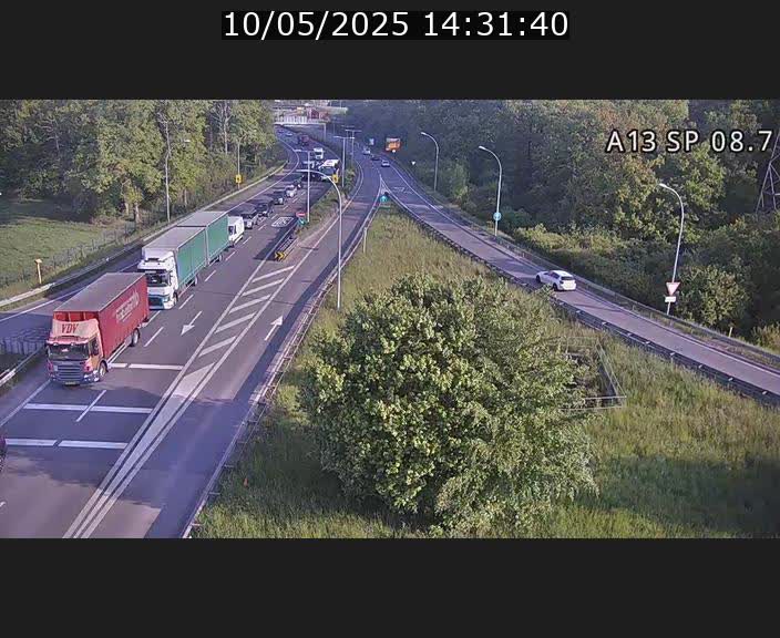 Traffic live webcam Luxembourg Jonction Lankelz - A13 direction Pétange - BK 8.7 