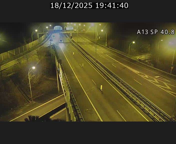 Webcam avec vue sur l'entrée côté allemand du tunnel Markusbierg à Schengen. Vue orientée vers le tunnel et Bettembourg