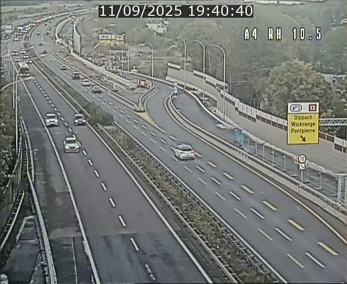 Traffic live webcam Luxembourg Pontpierre - A4 - BK 10.5 - direction Luxembourg