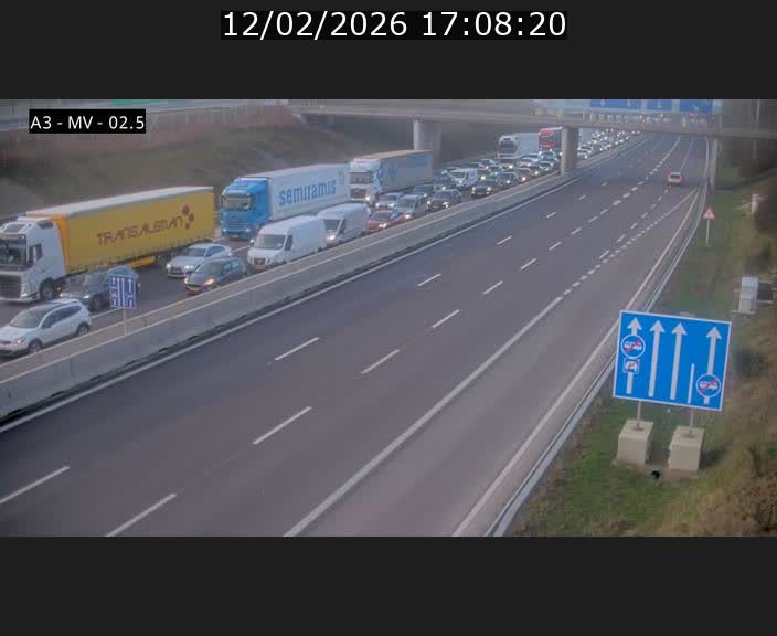 Webcam autoroute A3 au Luxembourg à proximité de la Croix de Gasperich. Vue orientée vers Luxembourg