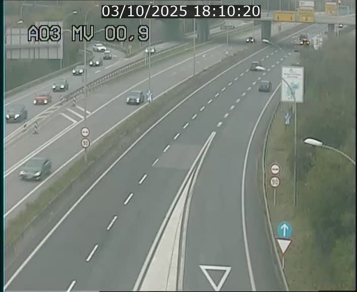 Traffic live webcam Luxembourg Croix de Gasperich - A3 - BK 0.4 - direction Luxembourg