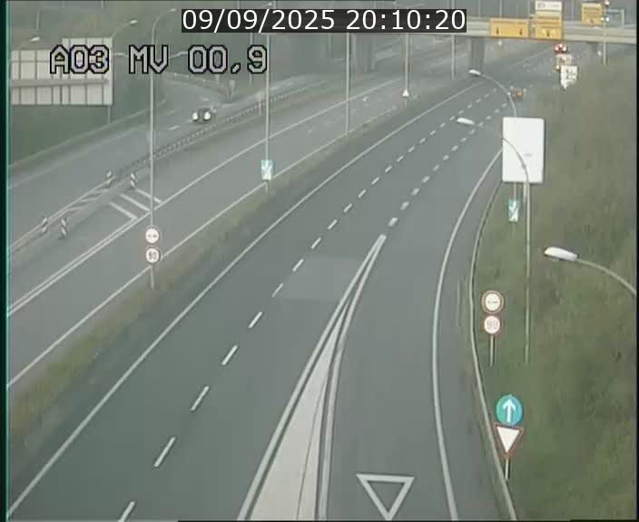 Traffic live webcam Luxembourg Croix de Gasperich - A3 - BK 0.4 - direction Luxembourg