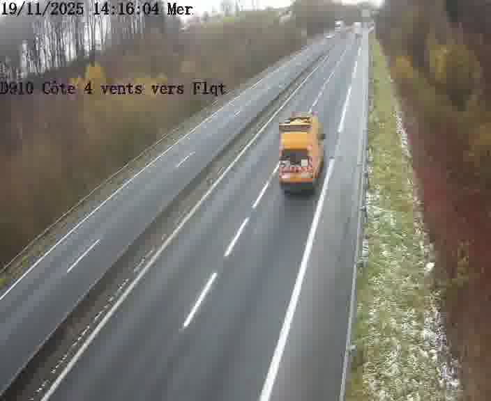 Webcam sur la D910 située dans la Côte des 4 vents. Vue orientée vers le haut de la côte, vers Faulquemont