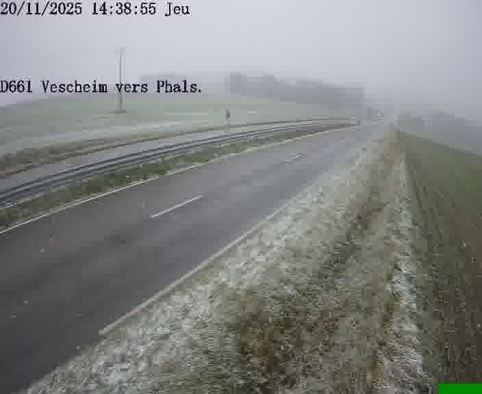 Caméra routière située sur D661 (France) à Vescheim, orientée vers Phalsbourg, surveillant en continu la circulation locale et régionale.