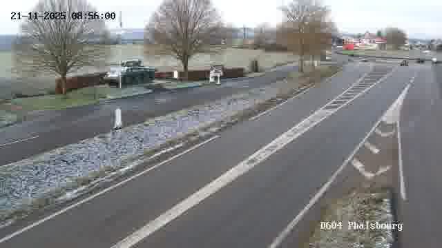 Webcam de surveillance sur D604 (France) à Phalsbourg, cadrée vers Phalsbourg, proposant une information routière utile aux déplacements quotidiens.