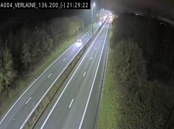 Webcam sur l'E411 à hauteur du pont surplombant la N40, à proximité de la sortie 26 Verlaine - Libramont-Chevigny. Vue orientée vers Namur
