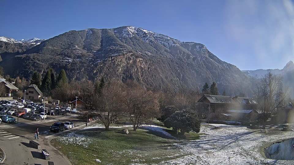 Webcam au niveau de la mairie du village du Bourg d'Oisans, aux pieds de l'Alpe d'Huez et aux portes du parc des Écrins