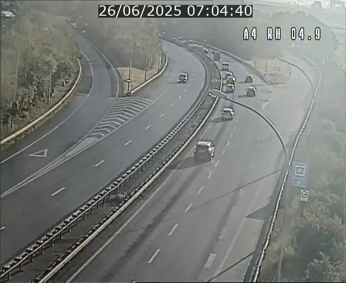 Traffic live webcam Luxembourg Leudelange - A4 - BK 4.9 - direction Luxembourg