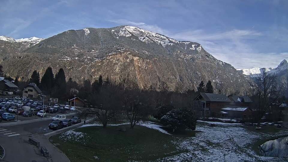 Webcam au niveau de la mairie du village du Bourg d'Oisans, aux pieds de l'Alpe d'Huez et aux portes du parc des Écrins