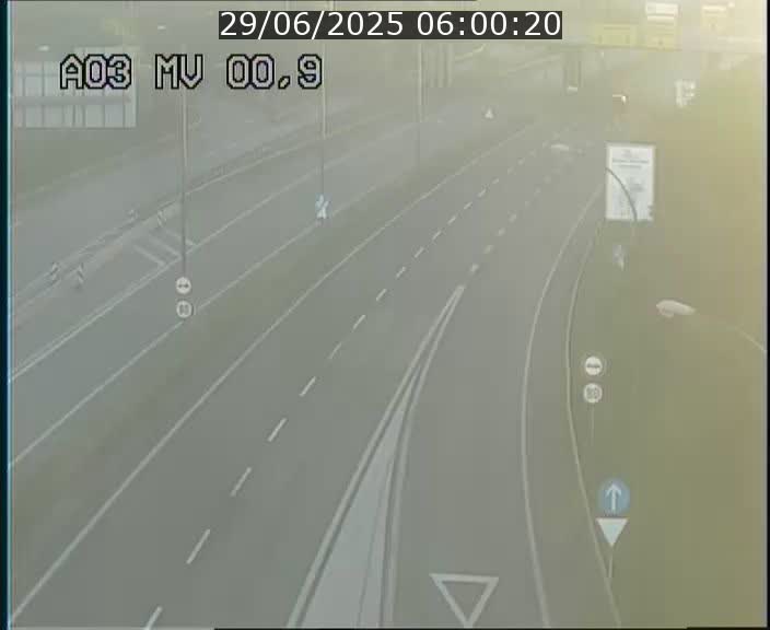 Traffic live webcam Luxembourg Croix de Gasperich - A3 - BK 0.4 - direction Luxembourg
