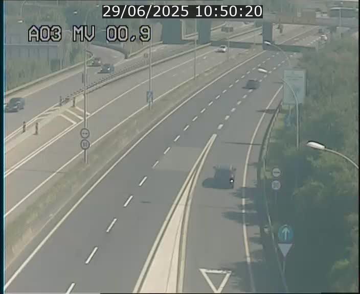 Traffic live webcam Luxembourg Croix de Gasperich - A3 - BK 0.4 - direction Luxembourg