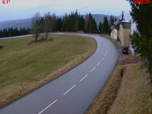 Webcam en haut du col du Ballon d'Alsace sur la D465 à 1075 mètres d'altitude dans les Vosges