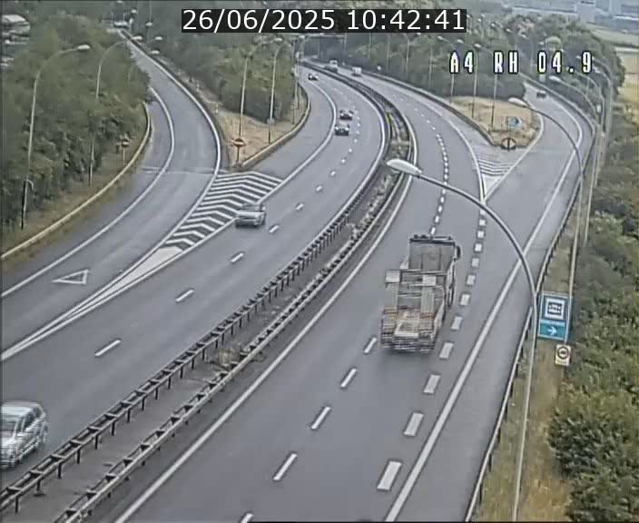 Traffic live webcam Luxembourg Leudelange - A4 - BK 4.9 - direction Luxembourg