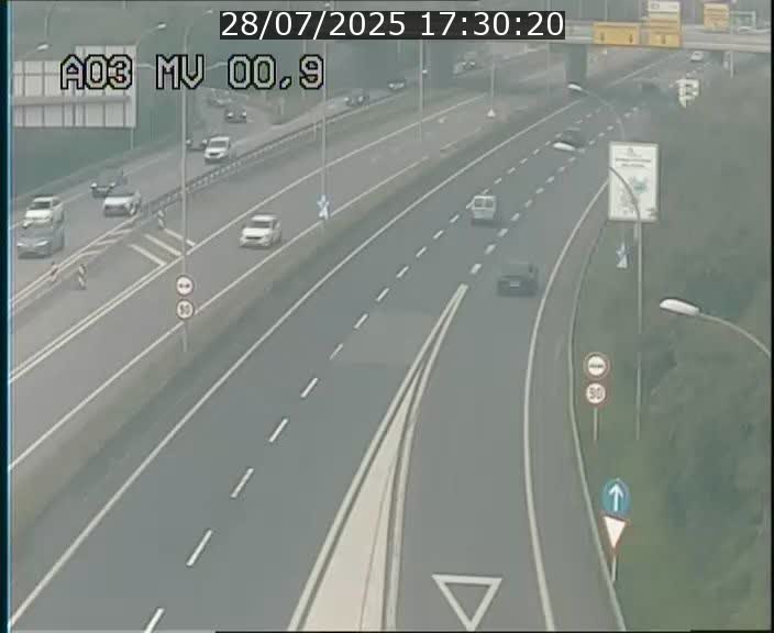 Traffic live webcam Luxembourg Croix de Gasperich - A3 - BK 0.4 - direction Luxembourg