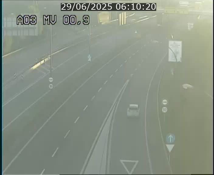 Traffic live webcam Luxembourg Croix de Gasperich - A3 - BK 0.4 - direction Luxembourg