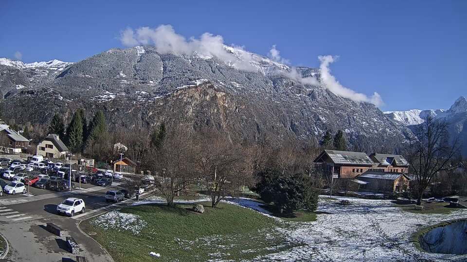 Webcam au niveau de la mairie du village du Bourg d'Oisans, aux pieds de l'Alpe d'Huez et aux portes du parc des Écrins